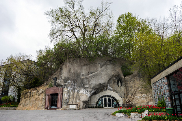 Read more about the article Mont Royal’s Twin Cemeteries